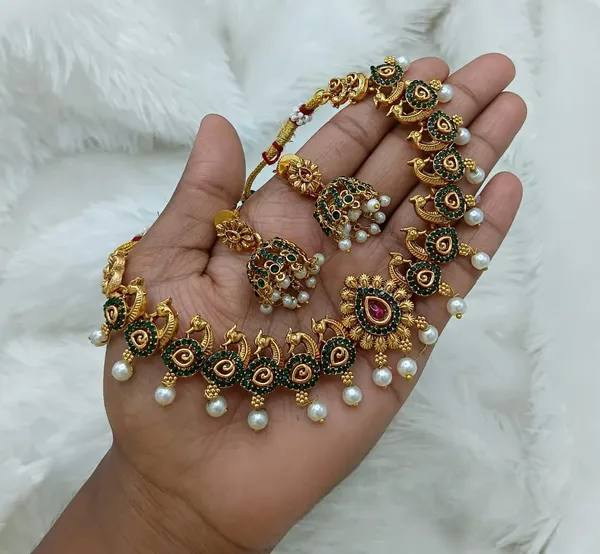 Traditional_Matte_Gold_Finish_Necklace_Set