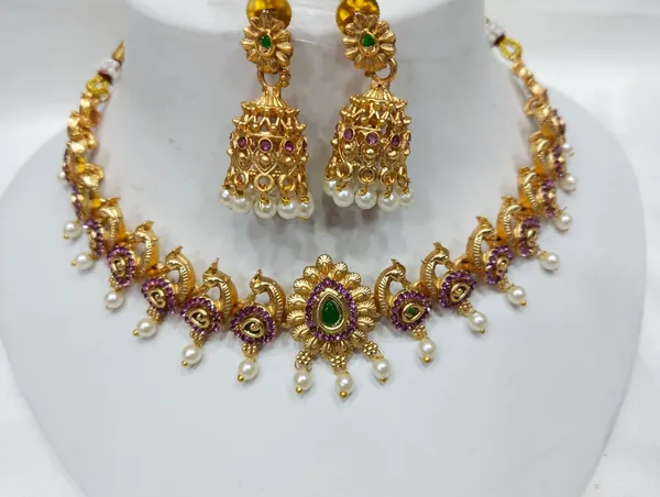 Traditional_Matte_Gold_Finish_Necklace_Set
