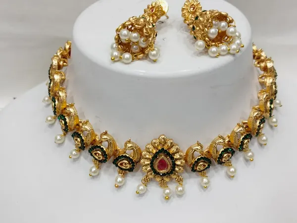 Traditional_Matte_Gold_Finish_Necklace_Set