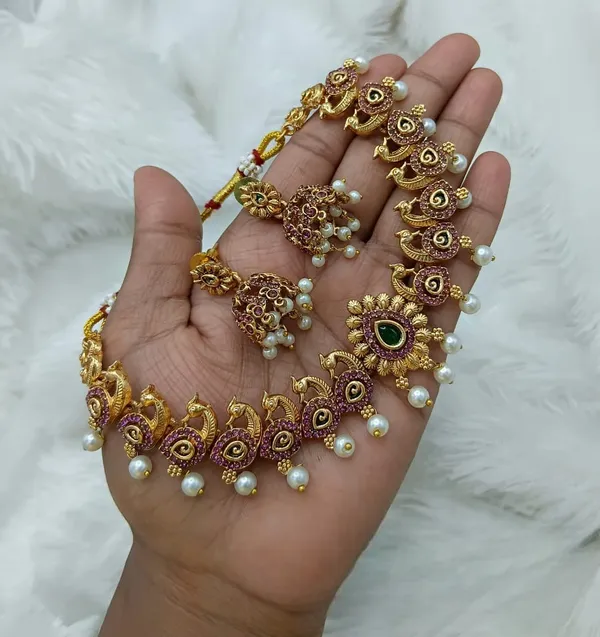 Traditional_Matte_Gold_Finish_Necklace_Set