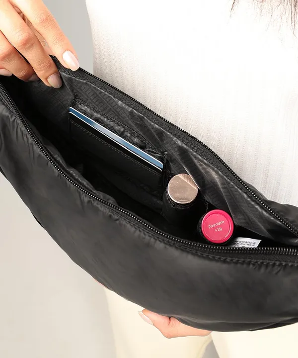 Puma_Women_Plush_Halfmoon_Bag_Black_9210001