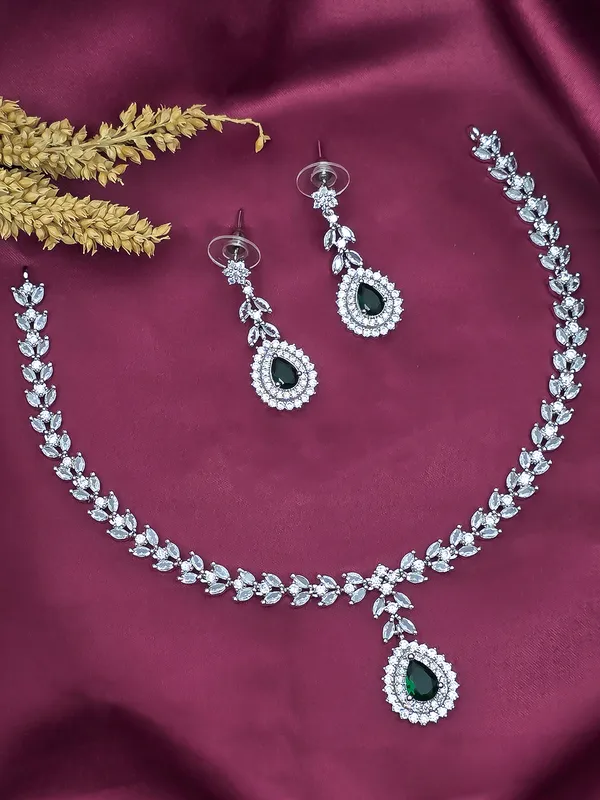 Emerald_Teardrop_Necklace_Set