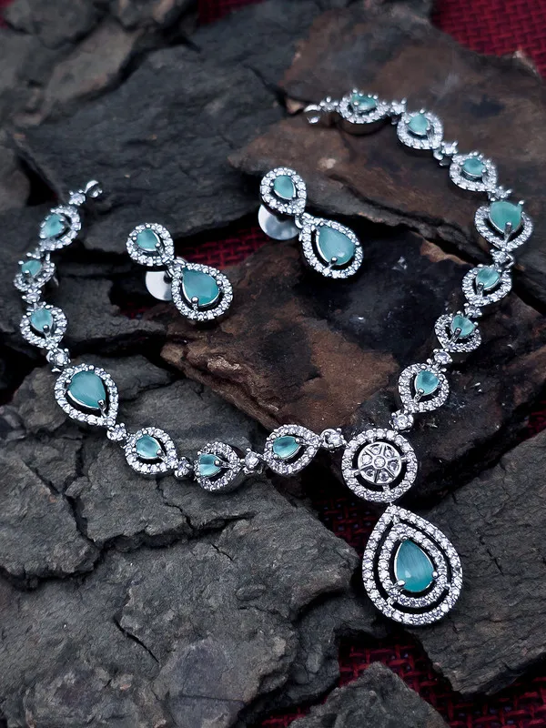 Emerald_Teardrop_Jewelry_Necklace_Set