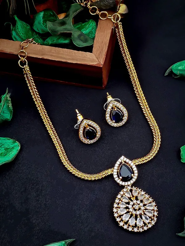 Gold_Teardrop_Necklace_Set_with_Earrings