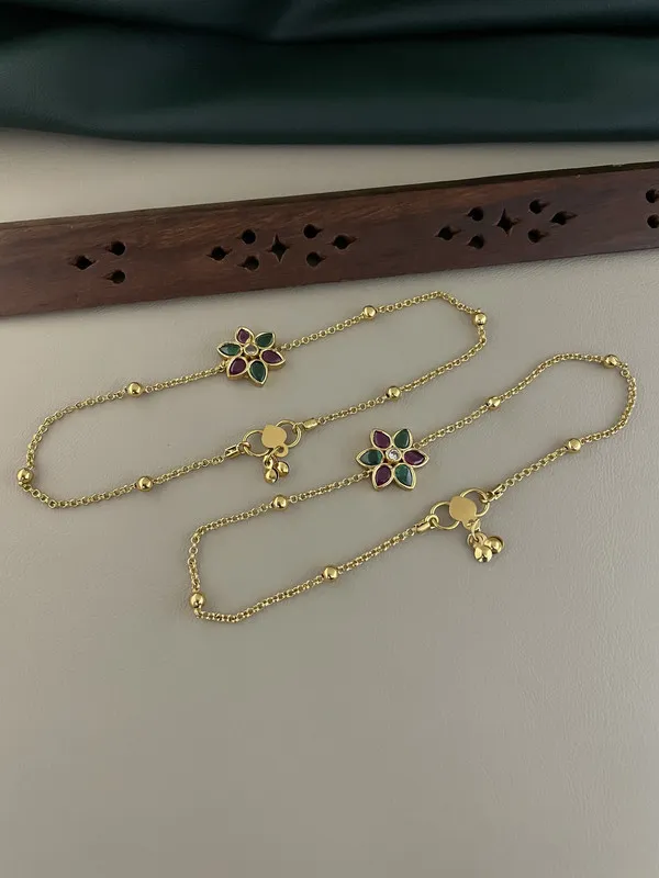 Gold_Flower_Pendant_Anklets_Set