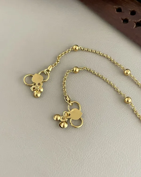 Gold_Floral_Gemstone_Anklets_Set