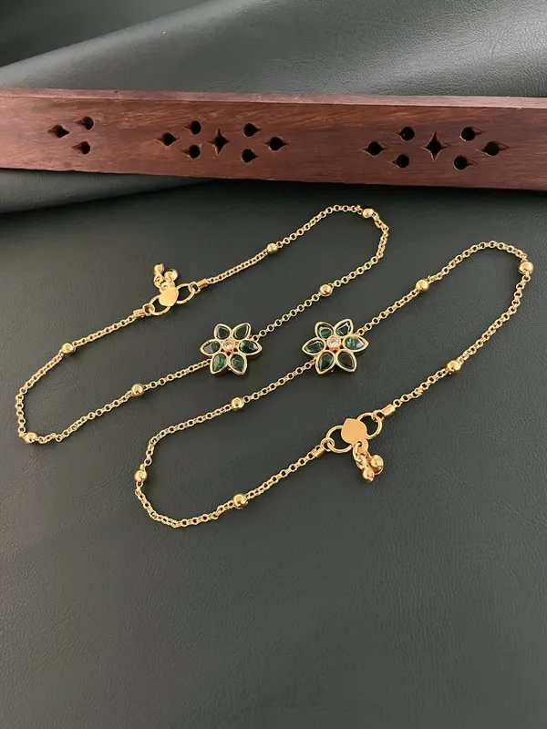 Gold_Floral_Gemstone_Anklets_Set