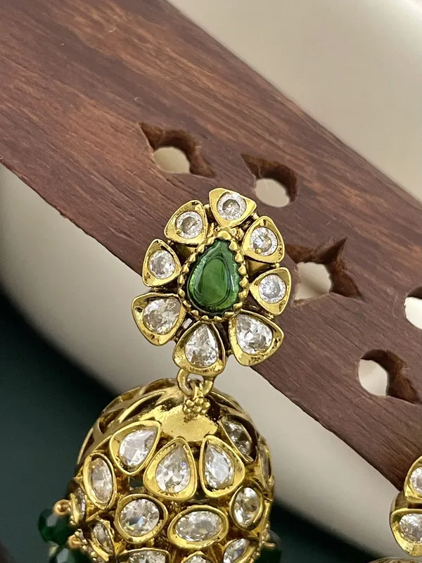Gold_Plated_Kundan_Jhumka_Earrings