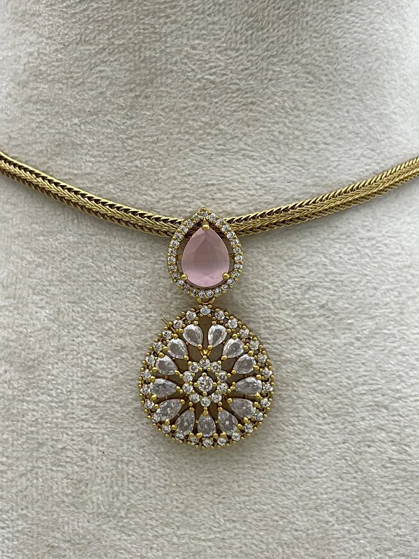 Pink_Teardrop_Necklace_and_Earrings