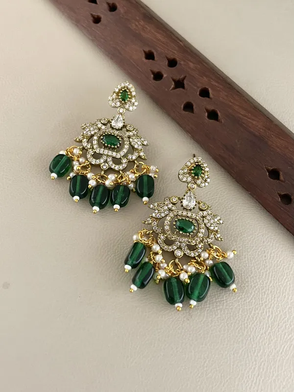 Gold_Emerald_Necklace_Earrings_Set