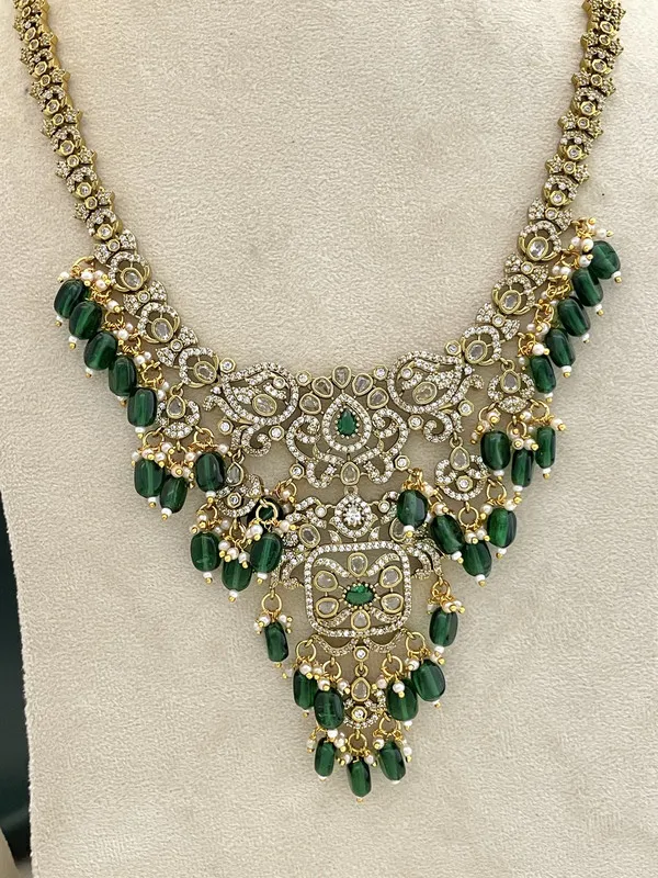 Gold_Emerald_Necklace_Earrings_Set