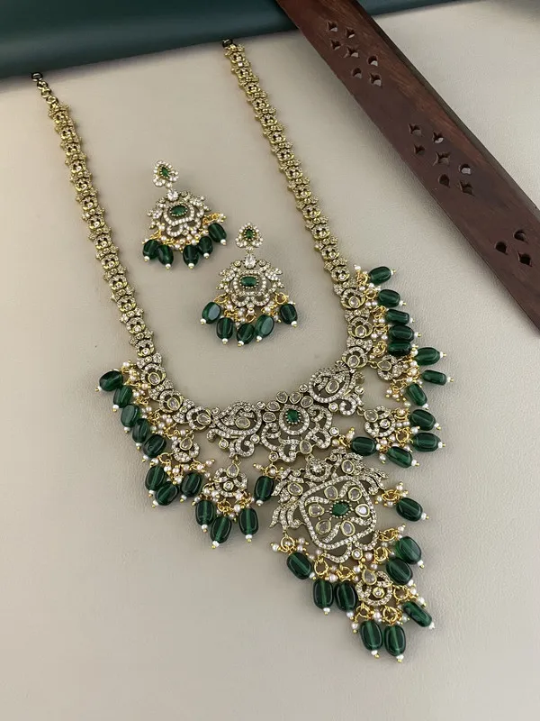 Gold_Emerald_Necklace_Earrings_Set