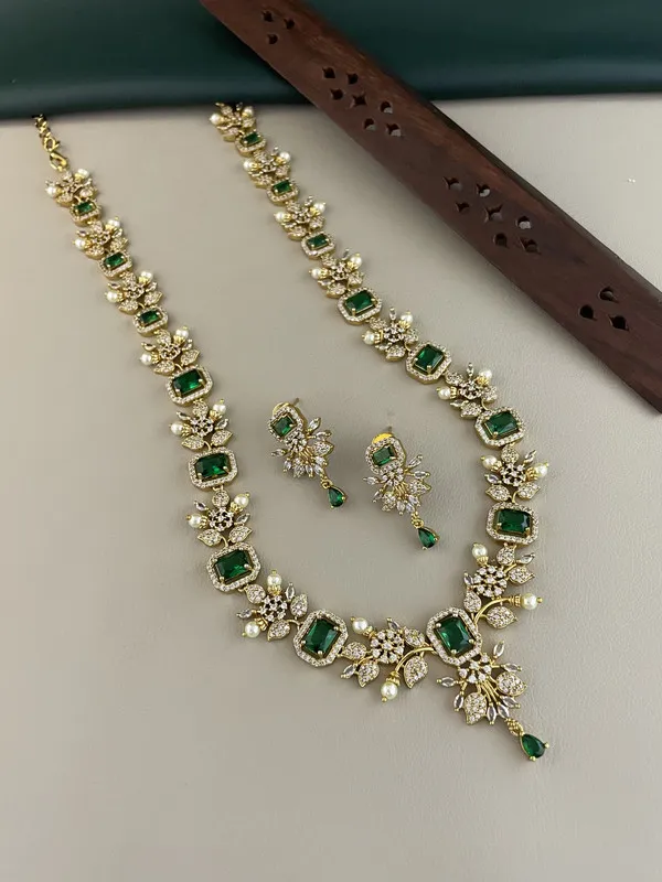 Emerald_Green_Necklace_with_Earrings_Set