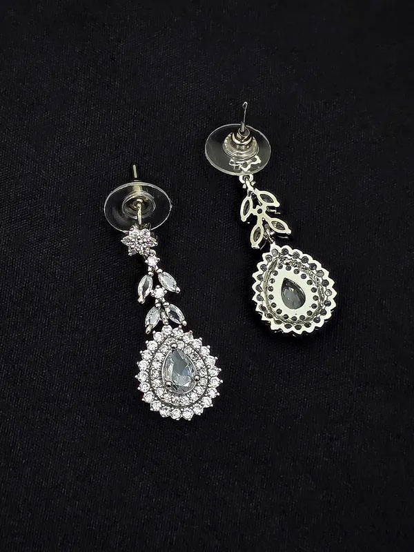 Sparkling_Crystal_Necklace_Earrings_Set