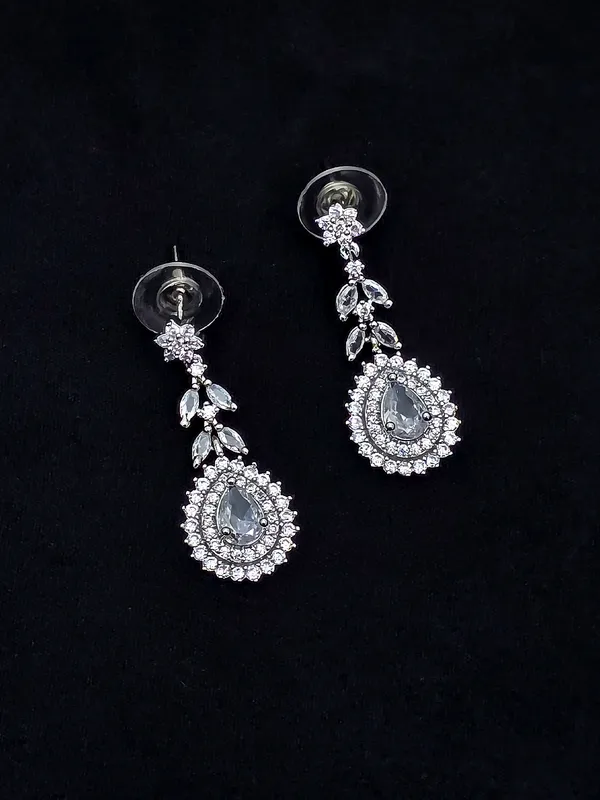 Sparkling_Crystal_Necklace_Earrings_Set