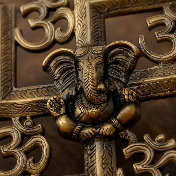 Metal_Decorative_Wall_Hanging_(22.86_x_1.27_x_22.86_cm,_Brown)