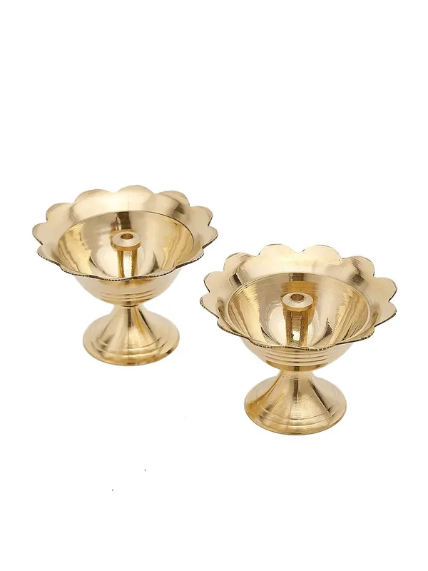 DreamKraft_Brass_Chandramukhi_Diya_Oil_Lamps,_Gold,_Set_of_2