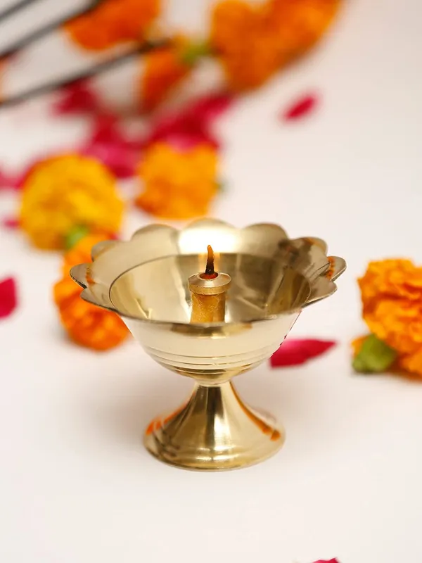 DreamKraft_Brass_Chandramukhi_Diya_Oil_Lamps,_Gold,_Set_of_2