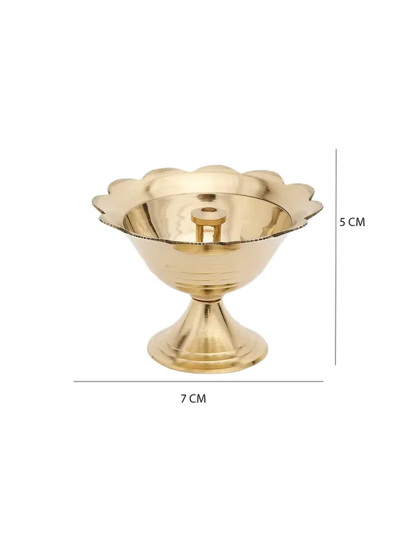 DreamKraft_Brass_Chandramukhi_Diya_Oil_Lamps,_Gold,_Set_of_2