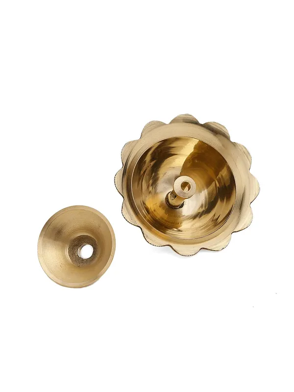 DreamKraft_Brass_Chandramukhi_Diya_Oil_Lamps,_Gold,_Set_of_2