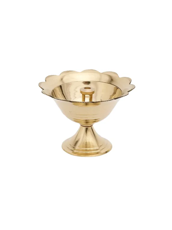 DreamKraft_Brass_Chandramukhi_Diya_Oil_Lamps,_Gold,_Set_of_2