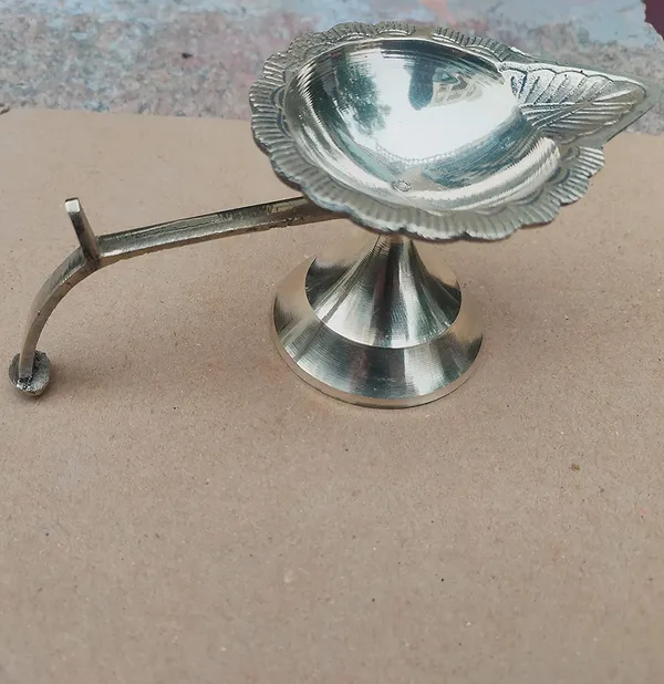 Brass_Kuber_Aarti_Diya_(7x2.5x2.5_in)