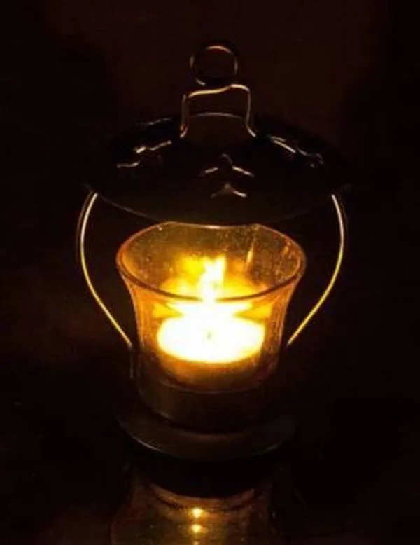 DreamKraft_Iron_and_Glass_Lantern_Tealight_Holder,_Black_and_Yellow