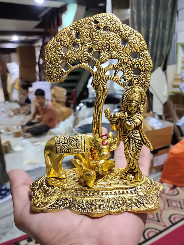 Metal_Krishna_With_Cow_Standing_Under_Tree_Plying_Flute_(Gold,_12.5X8X16Cm),_1_Piece