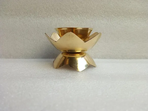 _Brass_Diya_Handmade_Oil_Lamp_for_Puja_(4.5_x_7_Cm,Golden)