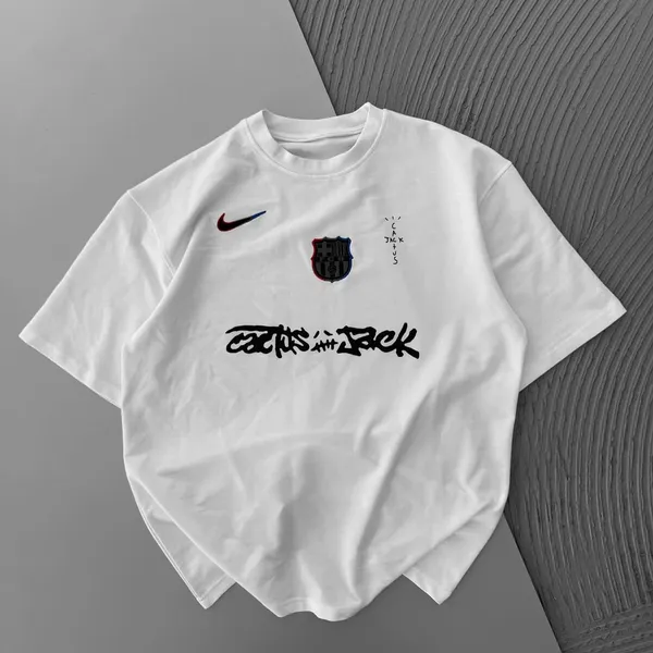【人気コラボ】Cactus Jack x FC Barcelona ロゴTシャツ Travis_Scott Cactus Jack Collab FC Barcelona Logo 2025 T