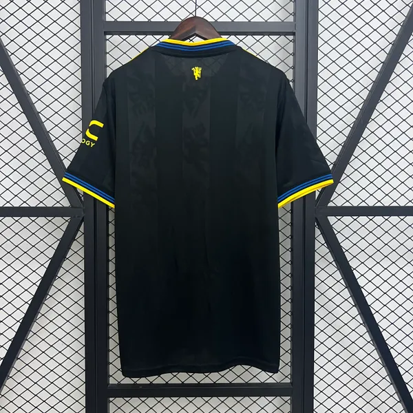 Manchester_United_Third_Black_2025-26