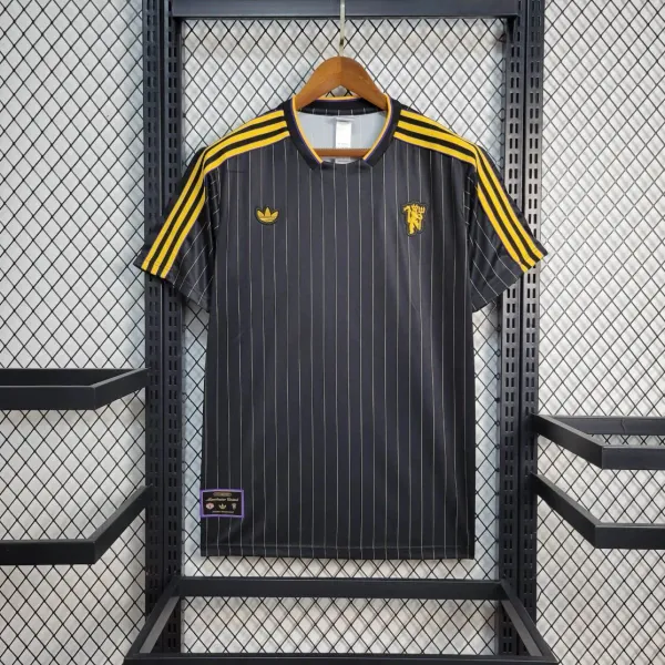 Manchester_United_Terrace_Icons_Jerseys