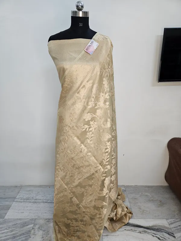 Faux_Tissue_Floral_Latar_Weaving_Banarasi