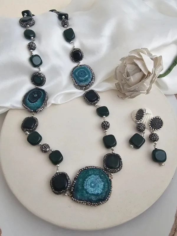 Estelle_Mother_Pearl_Natural_Stones_Long_Necklace_Set