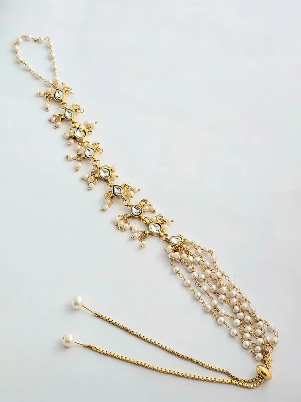 Leia_Pachi_Kundan_and_Pearl_Hathphool_Bracelet
