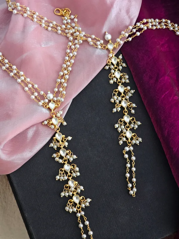 Leia_Pachi_Kundan_and_Pearl_Hathphool_Bracelet