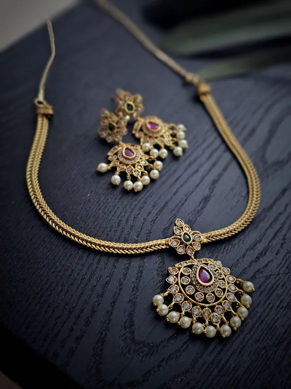 Avira_Gold-Toned_Leaf_Pendant_Necklace_Set_with_AD_Stones