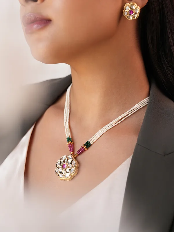 Minimal_Kundan_Pendant_Necklace_Set