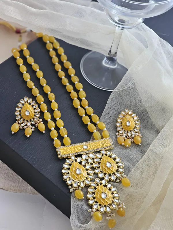Binnis_wardrobe_women_yellow_stone_jewellery_set