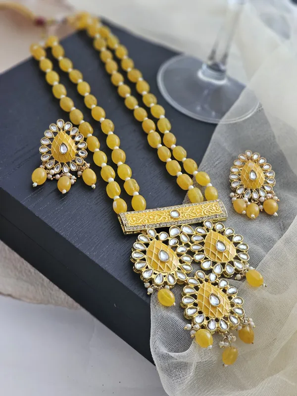 Binnis_wardrobe_women_yellow_stone_jewellery_set