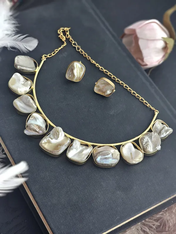 Ivora_Mother_Of_Pearl_Necklace_Set
