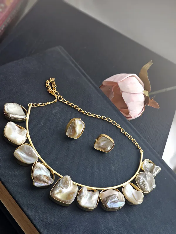 Ivora_Mother_Of_Pearl_Necklace_Set