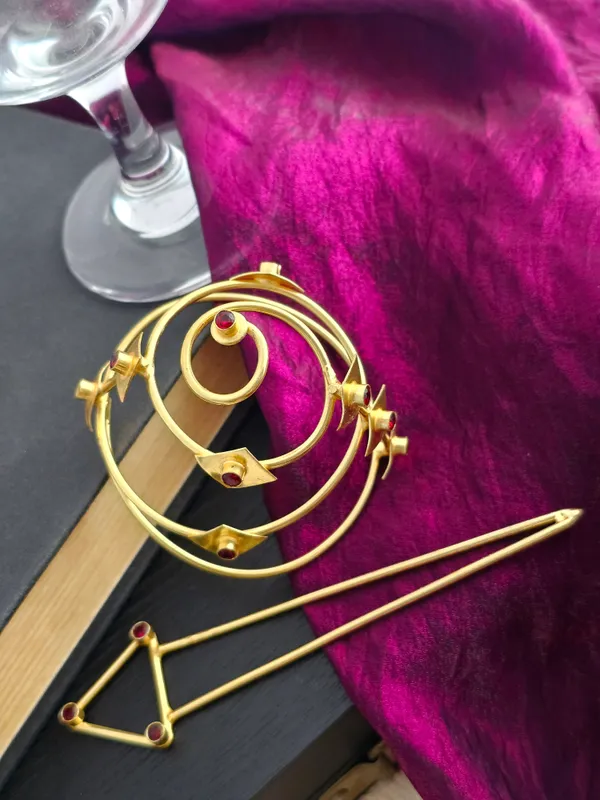 Vivara_Brass_Hair_Bun_Cage