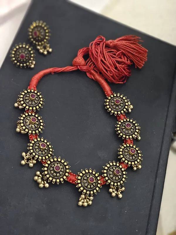Gold-Toned_Grace_Floral_Choker_Set_with_Pearl_Beads