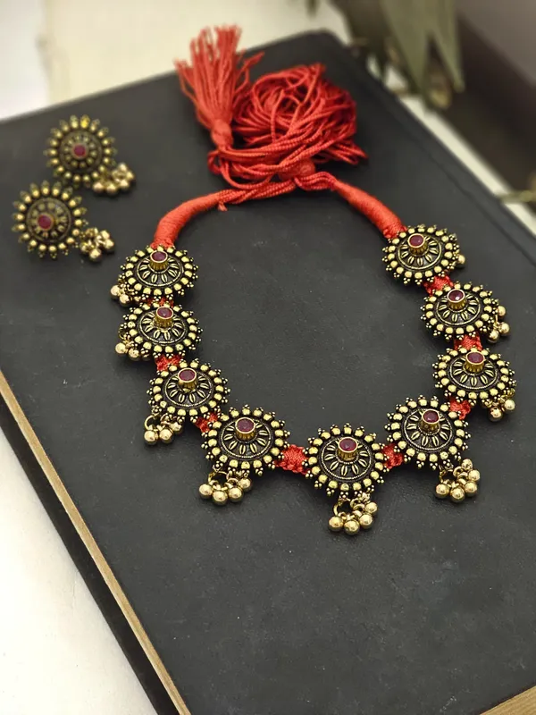 Gold-Toned_Grace_Floral_Choker_Set_with_Pearl_Beads