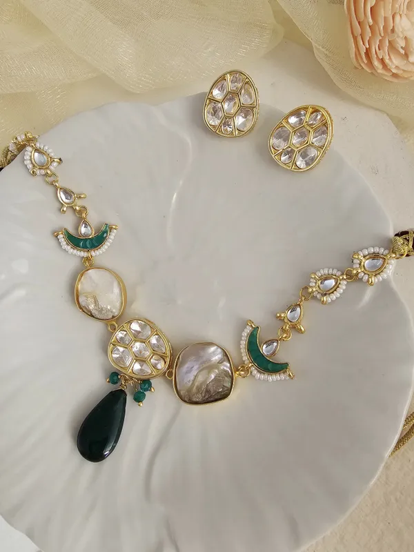 Riana_Handmade_Pachi_Choker_Set_with_Kundan_Earrings