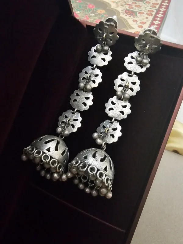 Women_silver_tone__long_dangler