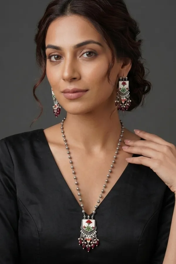Lotis_Long_Red_Kundan_Beads_Pendant_Set