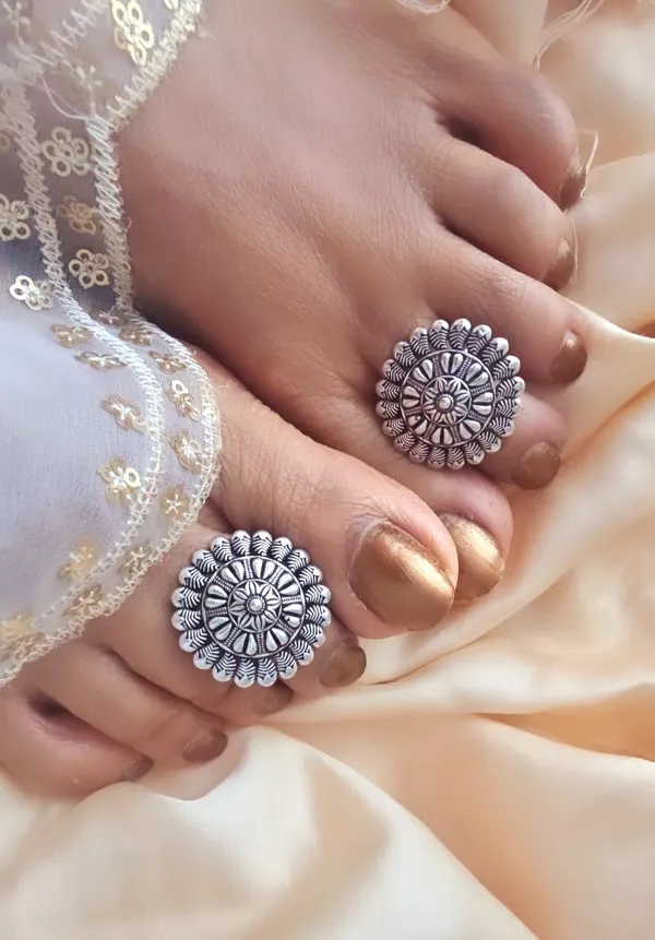 BINNI Binni' Wardrobe Hand crafted German Silver toe ring pair