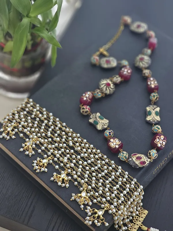 Layered_Combo_Necklace_Set_with_Pearl_Choker_and_Handpainted_Quartz_Necklace